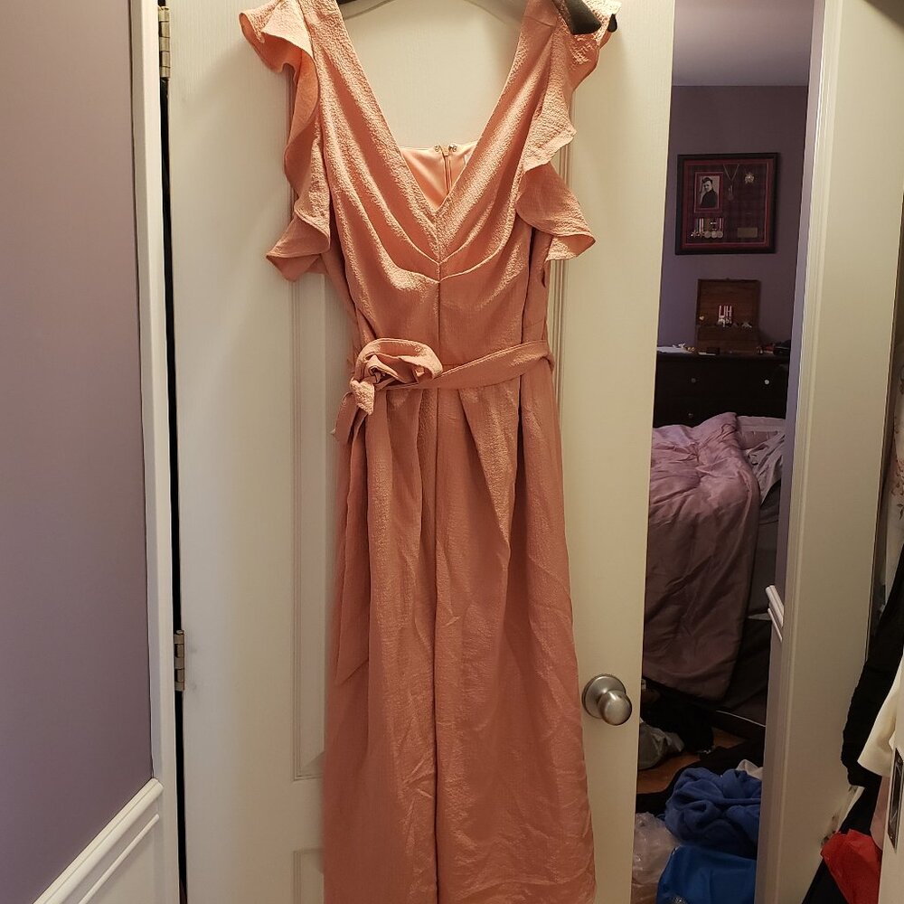 Flutter sleeve dress